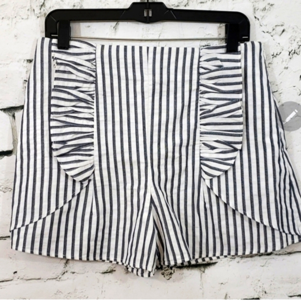 Zara shorts with Ruffles - Picture 2 of 7
